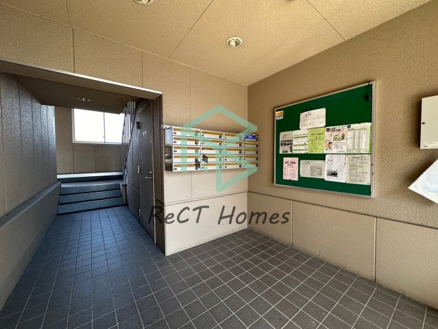 姫路市飾磨区下野田４丁目の賃貸マンションのエントランス