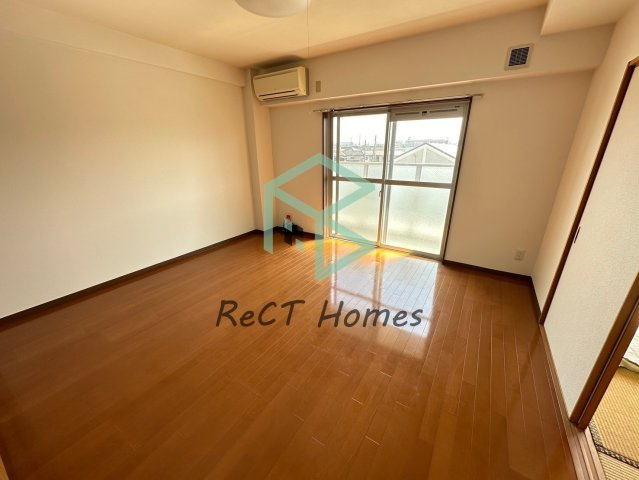 姫路市飾磨区下野田４丁目の賃貸マンションの居間・リビング