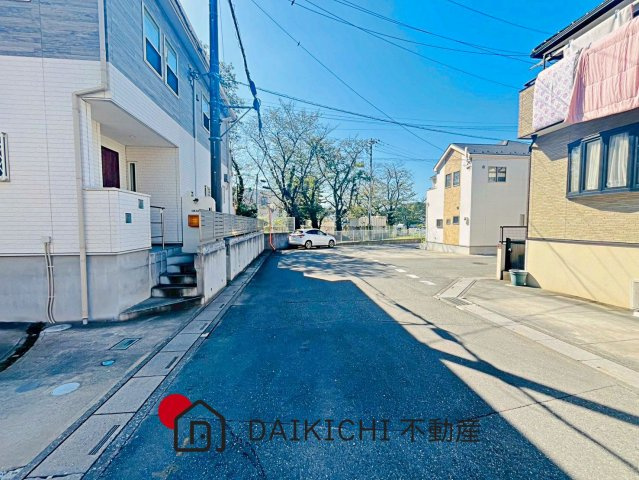 【前面道路含む現地写真】 | 桶川市上日出谷南4期　GRAFARE　新築戸建　全3棟　3号棟