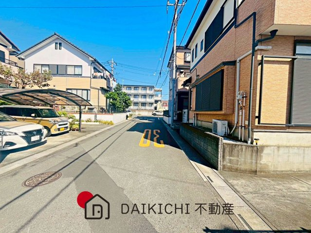 【前面道路含む現地写真】 | 桶川市上日出谷南4期　GRAFARE　新築戸建　全3棟　3号棟