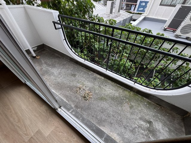 焼津市東小川２丁目のアパートのバルコニー