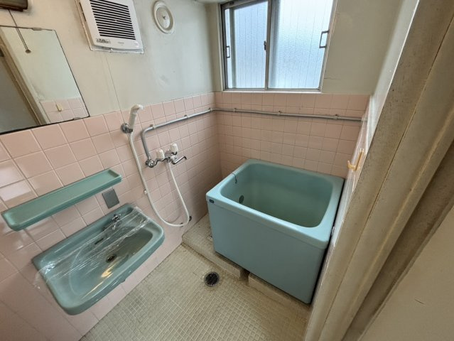 焼津市東小川２丁目のアパートの浴室