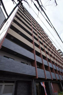 【外観】 | 鉄筋コンクリート造のがっちりとした建物。