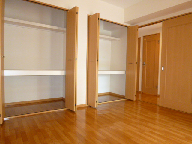 シャン・ド・フルールの収納|洋室