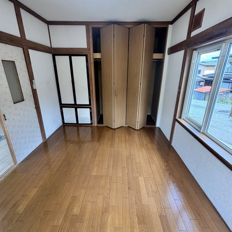 室蘭市絵鞆町3丁目6-8戸建の居間・リビング