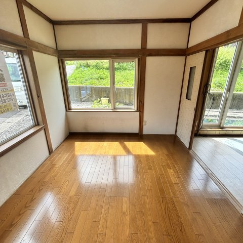 室蘭市絵鞆町3丁目6-8戸建の居間・リビング