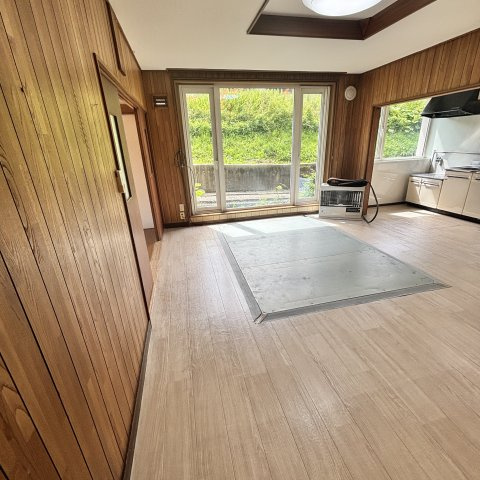 室蘭市絵鞆町3丁目6-8戸建の居間・リビング