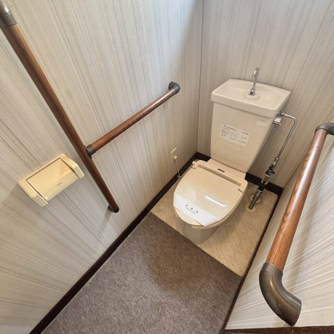 室蘭市絵鞆町3丁目6-8戸建のトイレ