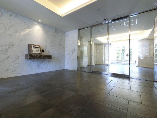 アーバンシャトー千葉のエントランス