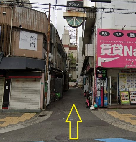 京橋プルトンビルの外観