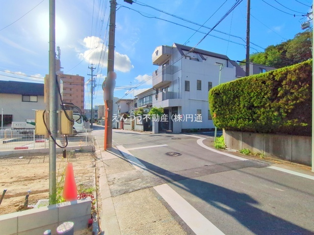 リガーレ柳原1期の前面道路含む現地写真