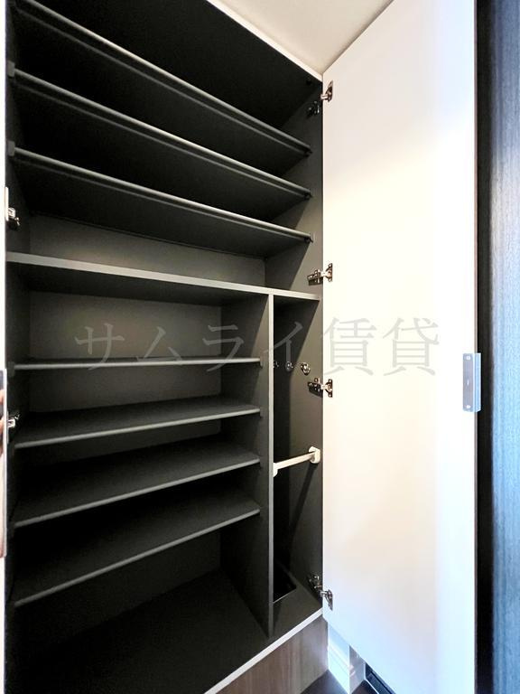 プレサンス名古屋幅下ファビュラスの玄関