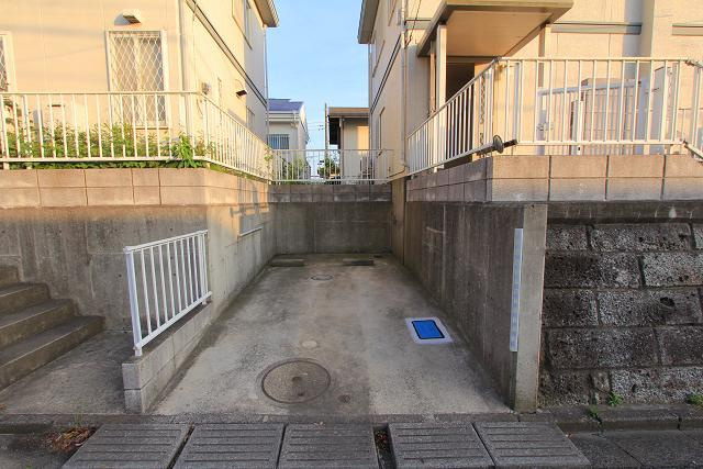服部邸Ａの駐車場|駐車場１台無料
