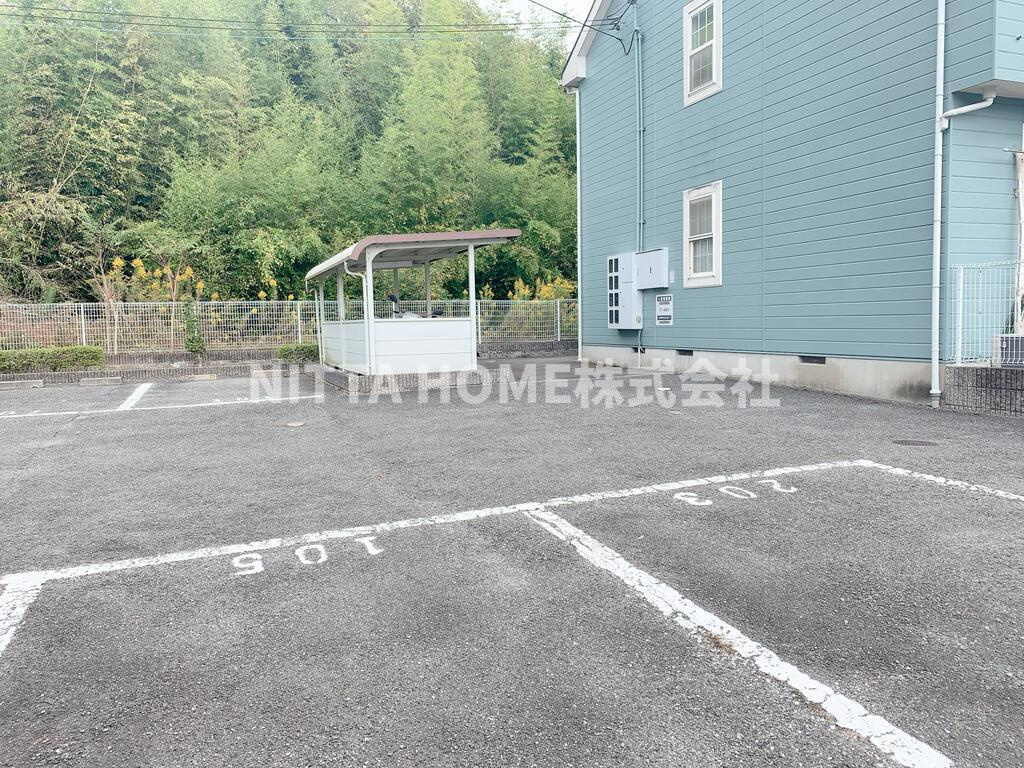 サニーハウス城西の駐車場|広々駐車スペースで安心です(^-^)