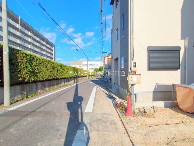 リガーレ柳原1期の前面道路含む現地写真