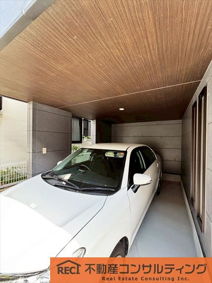 神戸市灘区高羽町2丁目　新築戸建の駐車場