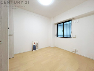 創造性や成長を促す遊びの空間を提供。学習や趣味に集中できる環境を整えます。個別のプライベートスペースは自己表現と自立心を育み、心地よい睡眠環境を整えリラックスできる場所を提供。
