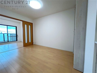 リラックスできるプライベート空間で、快適な睡眠をサポート。個人の好みに合わせたインテリアや寝具で心地良さを追求。プライベートな時間を過ごし、リフレッシュする場所におすすめです。
