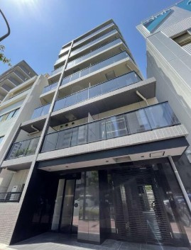 【外観】 | Ｌｏｇ練馬 | 鉄筋コンクリート造のがっちりとした建物。