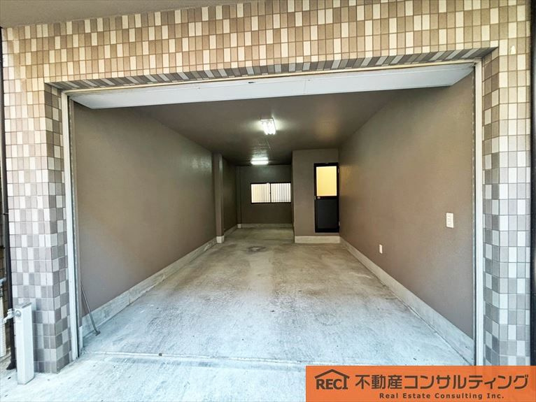 西宮市弓場町3-16の駐車場