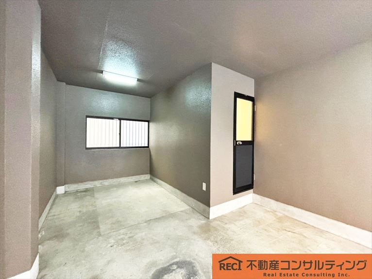 西宮市弓場町3-16の駐車場