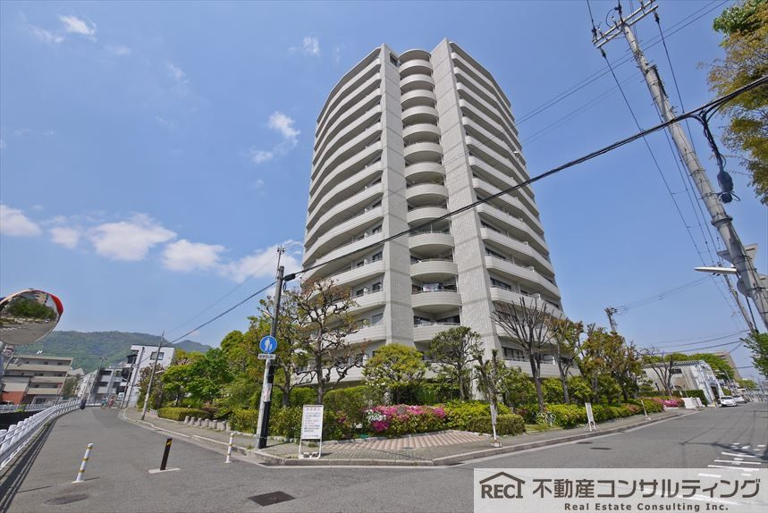 グランフェルティ本山の外観