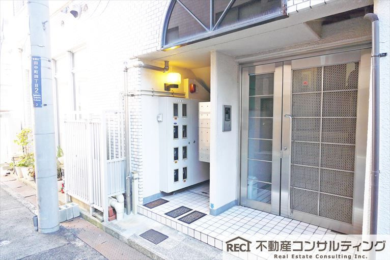 サンビルダー本山のエントランス|本山第二小学校徒歩6分