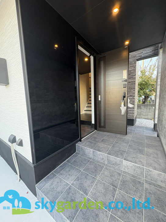 茅ヶ崎市高田1丁目　新築戸建　全1棟1号棟の玄関