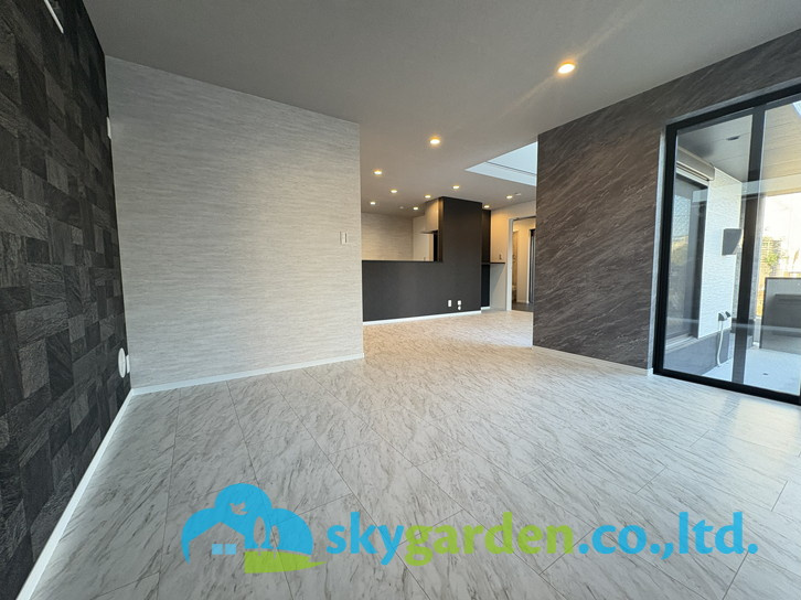 茅ヶ崎市高田1丁目　新築戸建　全1棟1号棟の居間・リビング|２０畳越えの広々リビング