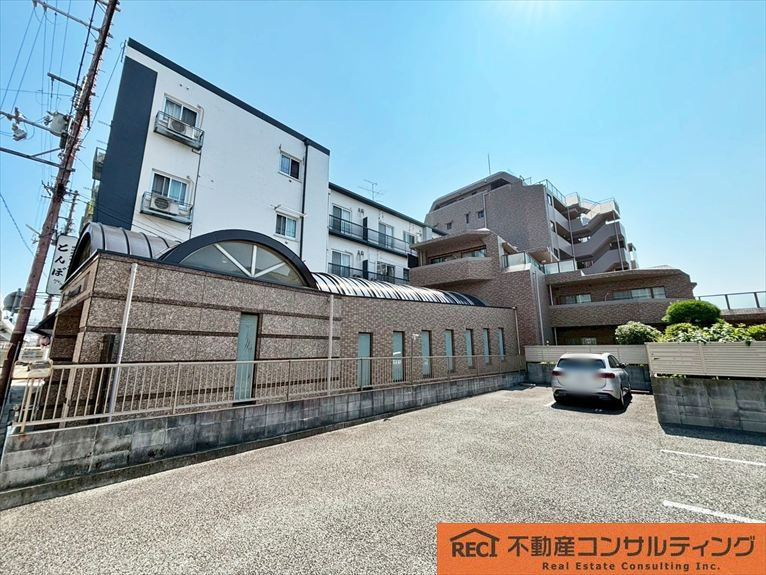 ファミール魚崎駅前の駐車場