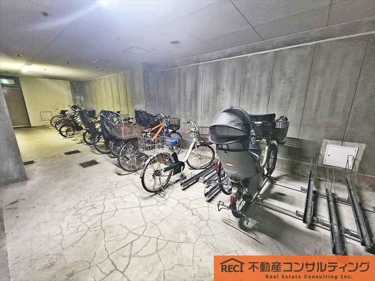 セレッソコート御影山手の駐輪場