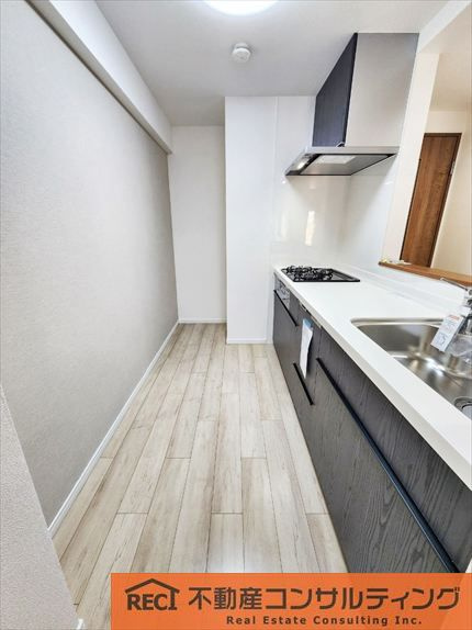 セレッソコート御影山手のキッチン|不在時も安心の宅配ボックス完備