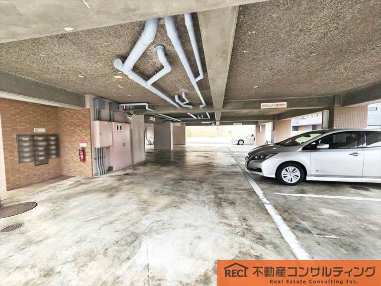 サンパイン御影の駐車場