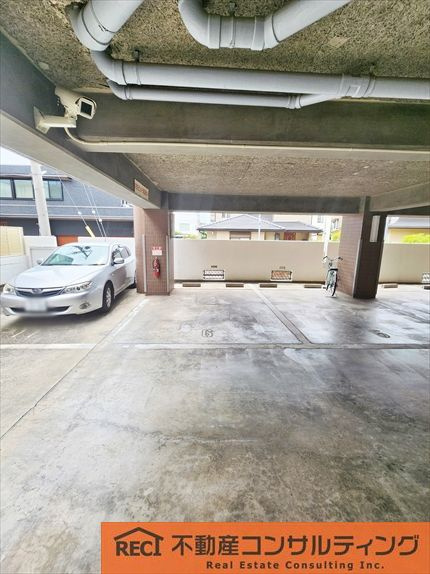 サンパイン御影の駐車場