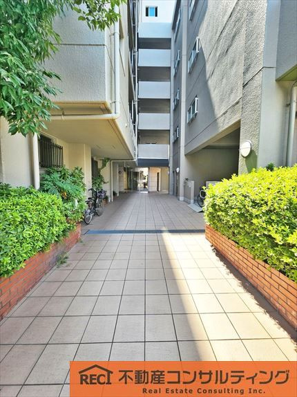 東灘サンハイツのエントランス