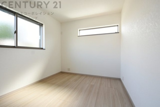 センチュリータウン塚口本町2丁目の洋室
