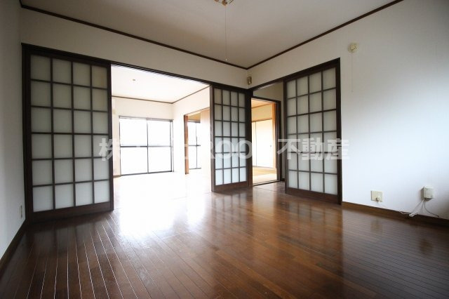 コーポクレサンサマムの居間・リビング