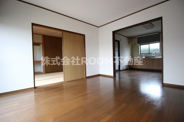 コーポクレサンサマムの居間・リビング