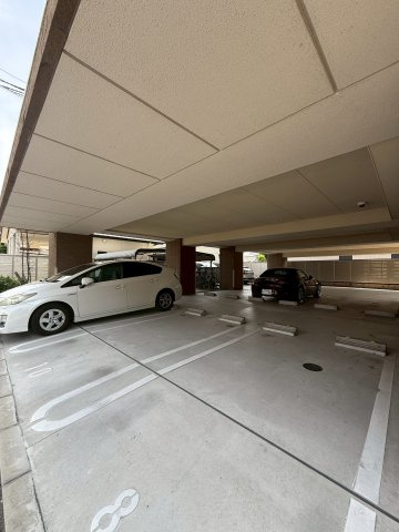 セレニティー金山　名古屋市賃貸　仲介手数料無料の駐車場