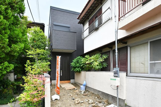 宝塚市高司2丁目新築一戸建て│4LDK+駐車1台可の外観|阪急今津線「小林」駅徒歩17分の立地！
即日のご内覧が可能です。皆様からのご連絡心よりお待ちしております。