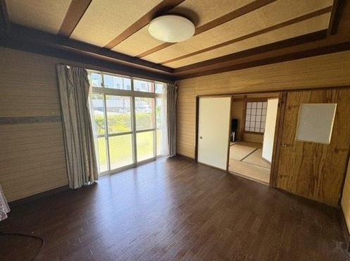 【居間・リビング】 | 伊東市瓶山一丁目　戸建