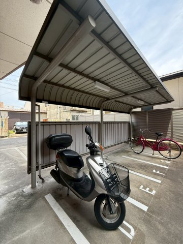 セレニティー金山　名古屋市賃貸　仲介手数料無料の駐車場