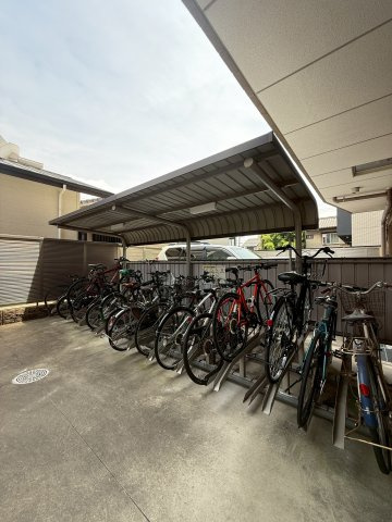 セレニティー金山　名古屋市賃貸　仲介手数料無料の駐車場