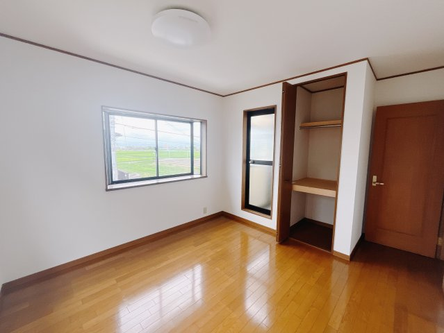 【中古戸建】前橋市山王町の洋室|■2階洋室｜子供部屋のメリットは「自立心を養うことができる」「自分で整理整頓できるようになる」そして、お子様が成長した際には「プライバシーを確保できる」といい事だらけ♪