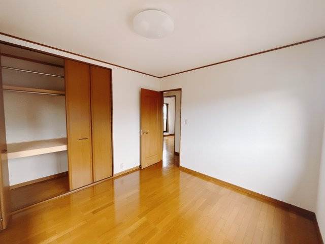 【中古戸建】前橋市山王町の洋室|■2階洋室｜2階各居室には収納をご用意しています♪常にお部屋を綺麗に保てます！小さなお子様も自然とお片付けができるようになるのでうれしいですよね！