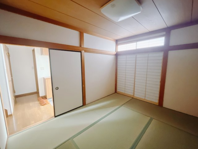 【中古戸建】前橋市山王町の和室|■1階和室｜和室でしか味わえない畳ならではの香りや素材で和のやすらぎを感じてください♪休日はお子様とお昼寝するのにも最適です！
