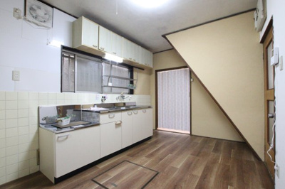 【居間・リビング】 | 河内長野市寿町貸家