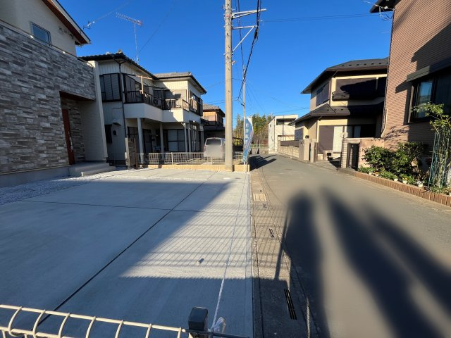 【前面道路含む現地写真】 | 深谷市上野台２期　ブルーミングガーデン　新築戸建　　全1棟