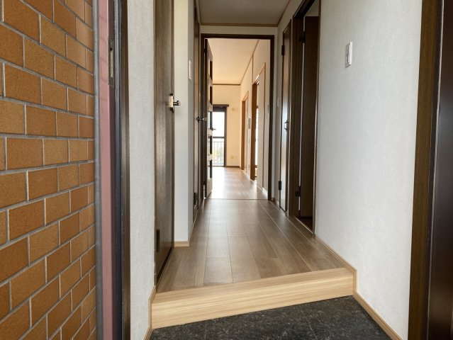 ネオハイツ千歳公園の玄関