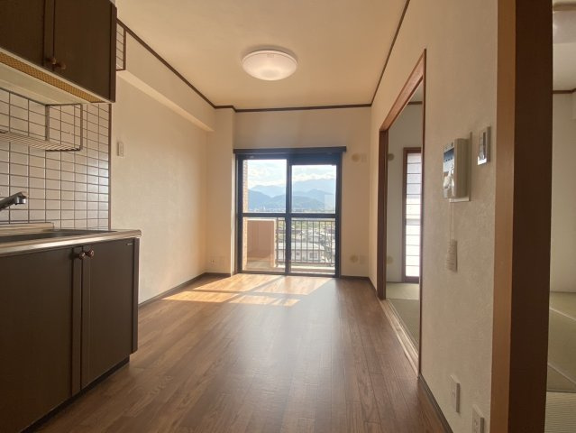 ネオハイツ千歳公園の居間・リビング